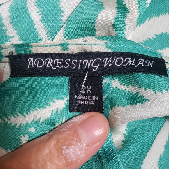 Adressing Woman Top Size 2X.Pit to pit approx: 26.5 inches Right shoulder to - Picture 6 of 8